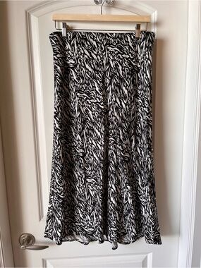 Black & White Printed A-Line Satin Midi Skirt